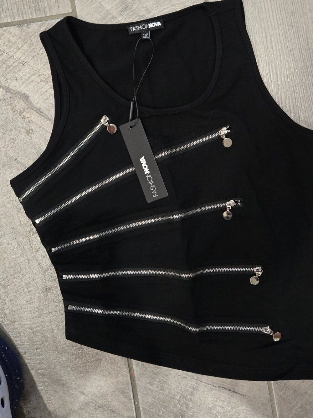Fashion Nova Women’s Asymmetrical Zip Detail Top – Black – Size L